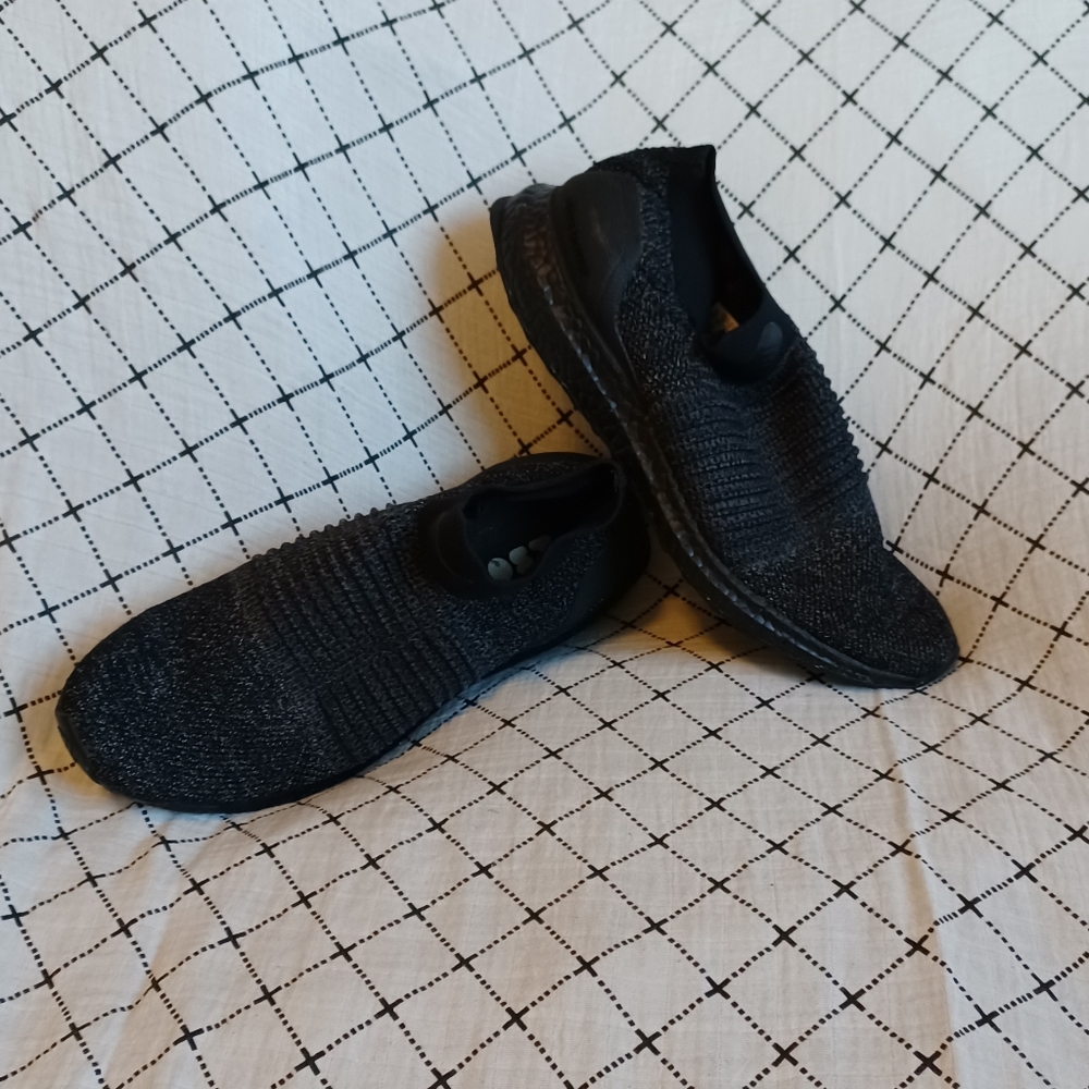 COPY - Black Laceless Ultra Boost